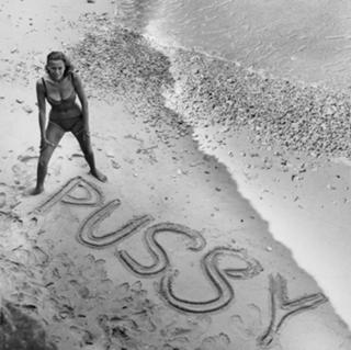 Honor Blackman feet photo 12