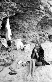 Honor Blackman feet photo 3