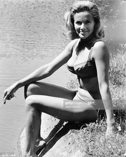 Honor Blackman feet photo 9