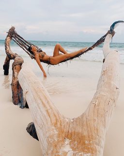 Hope Beel feet photo 3