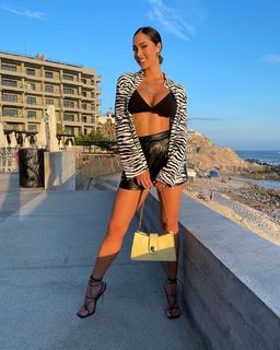 Hope Beel feet photo 1