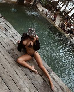 Hope Beel feet photo 9
