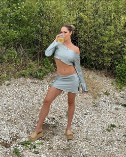 Hope Beel feet photo 9
