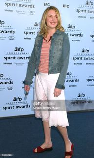 Hope Davis feet photo thumbnail