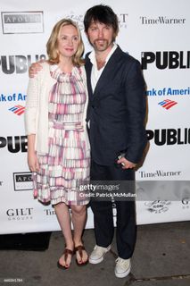 Hope Davis feet photo thumbnail