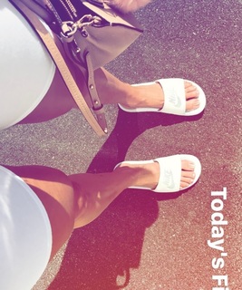 Hope Howard feet photo 20