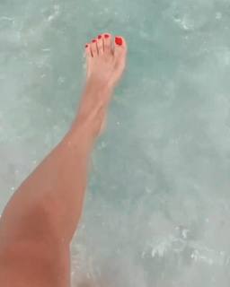 Hope Howard feet photo 19