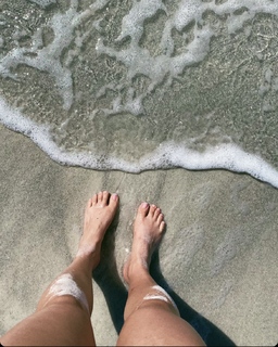 Hope Howard feet photo 5