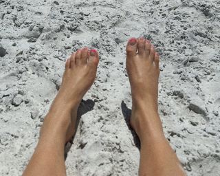 Hope Howard feet photo 17