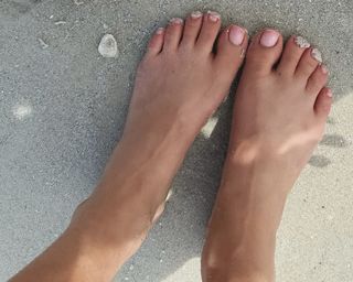 Hope Howard feet photo 10