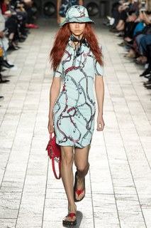 Hoyeon feet photo thumbnail