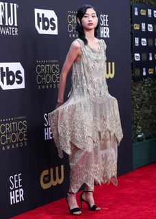 Hoyeon feet photo thumbnail