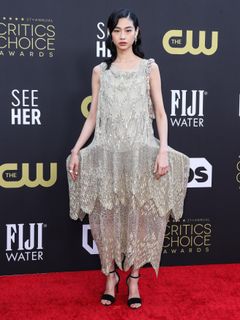 Hoyeon feet photo thumbnail