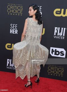 Hoyeon feet photo thumbnail