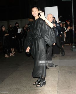 Hoyeon feet photo thumbnail