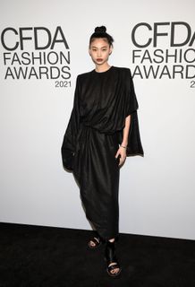 Hoyeon feet photo thumbnail