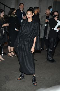 Hoyeon feet photo thumbnail