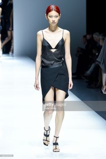 Hoyeon feet photo thumbnail