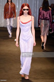 Hoyeon feet photo thumbnail