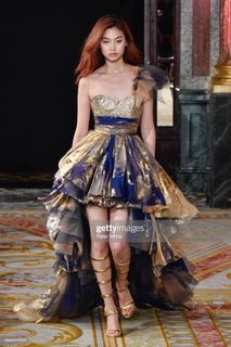 Hoyeon feet photo thumbnail