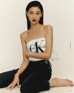 Hoyeon feet photo thumbnail