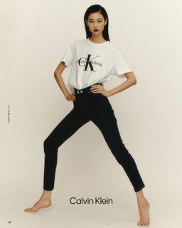 Hoyeon feet photo thumbnail