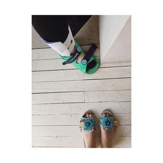 Hoyeon feet photo thumbnail