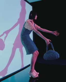 Hoyeon feet photo thumbnail