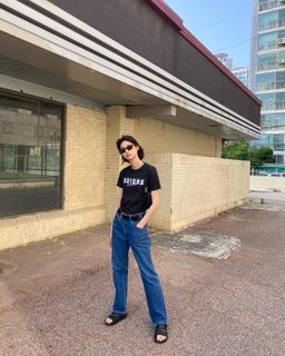 Hoyeon feet photo thumbnail