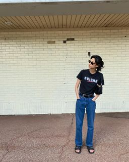 Hoyeon feet photo thumbnail