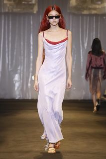 Hoyeon feet photo thumbnail