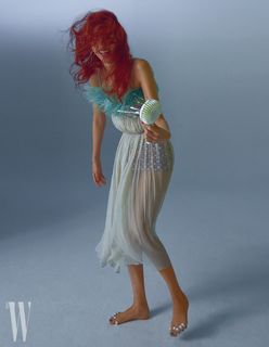 Hoyeon feet photo thumbnail