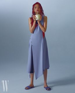 Hoyeon feet photo thumbnail