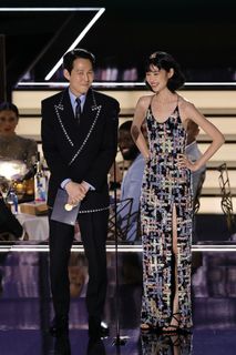 Hoyeon feet photo thumbnail