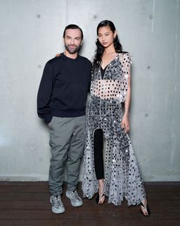 Hoyeon feet photo thumbnail