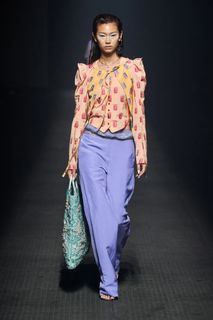 Hoyeon feet photo thumbnail