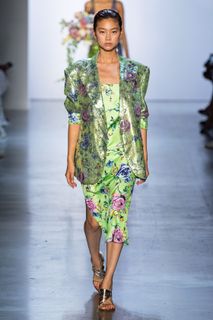 Hoyeon feet photo thumbnail