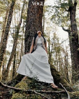 Hoyeon feet photo thumbnail