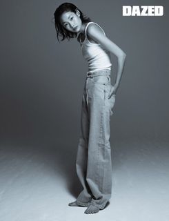 Hoyeon feet photo thumbnail