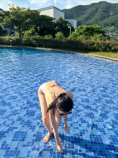 Hoyeon feet photo thumbnail