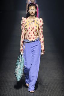 Hoyeon feet photo thumbnail