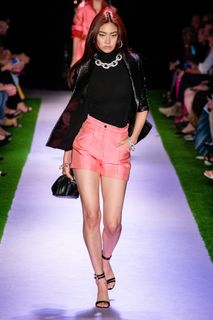 Hoyeon feet photo thumbnail