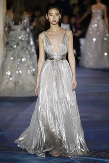 Hoyeon feet photo thumbnail