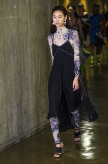 Hoyeon feet photo thumbnail