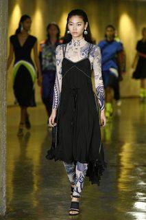 Hoyeon feet photo thumbnail