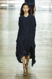 Hoyeon feet photo thumbnail