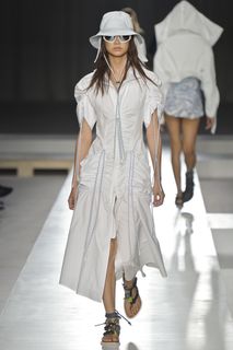 Hoyeon feet photo thumbnail