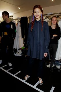 Hoyeon feet photo thumbnail