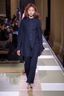 Hoyeon feet photo thumbnail