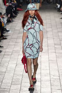 Hoyeon feet photo thumbnail